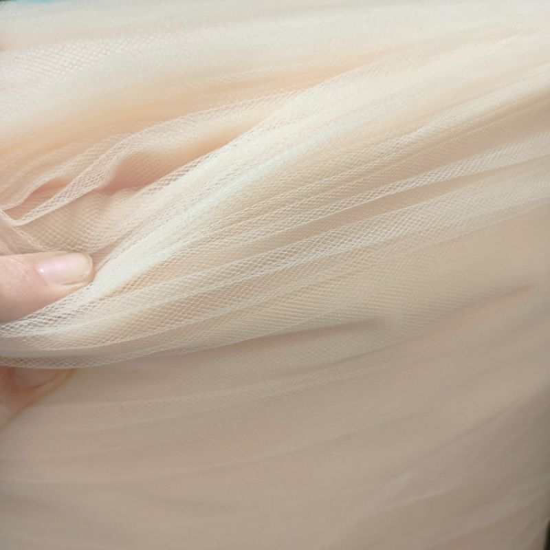 So sánh váy công chúa hàng thiết kế và hàng xưởng 2026